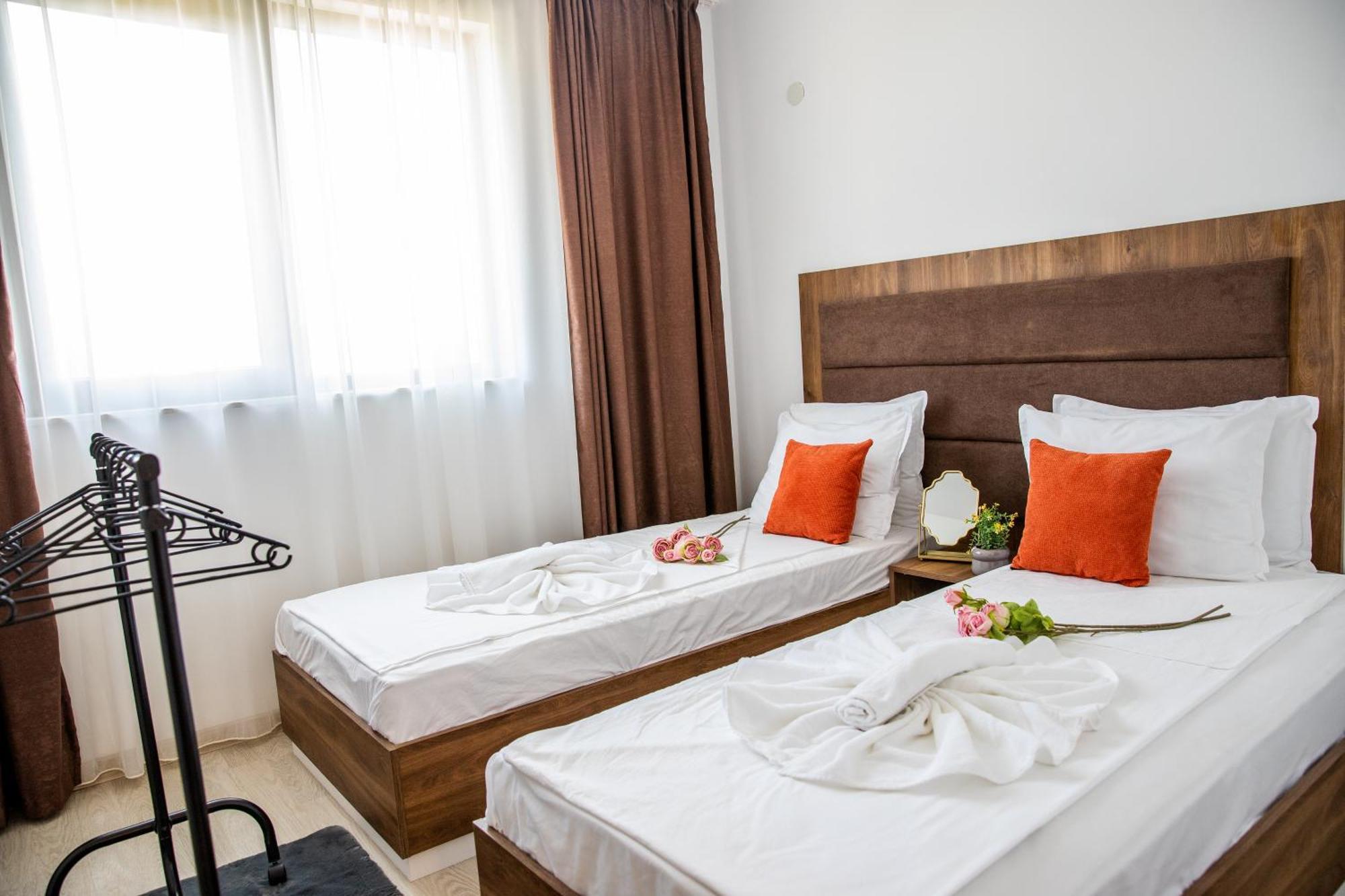 Two-Bedroom Premium Apartment Saints Constantine and Helena Ngoại thất bức ảnh